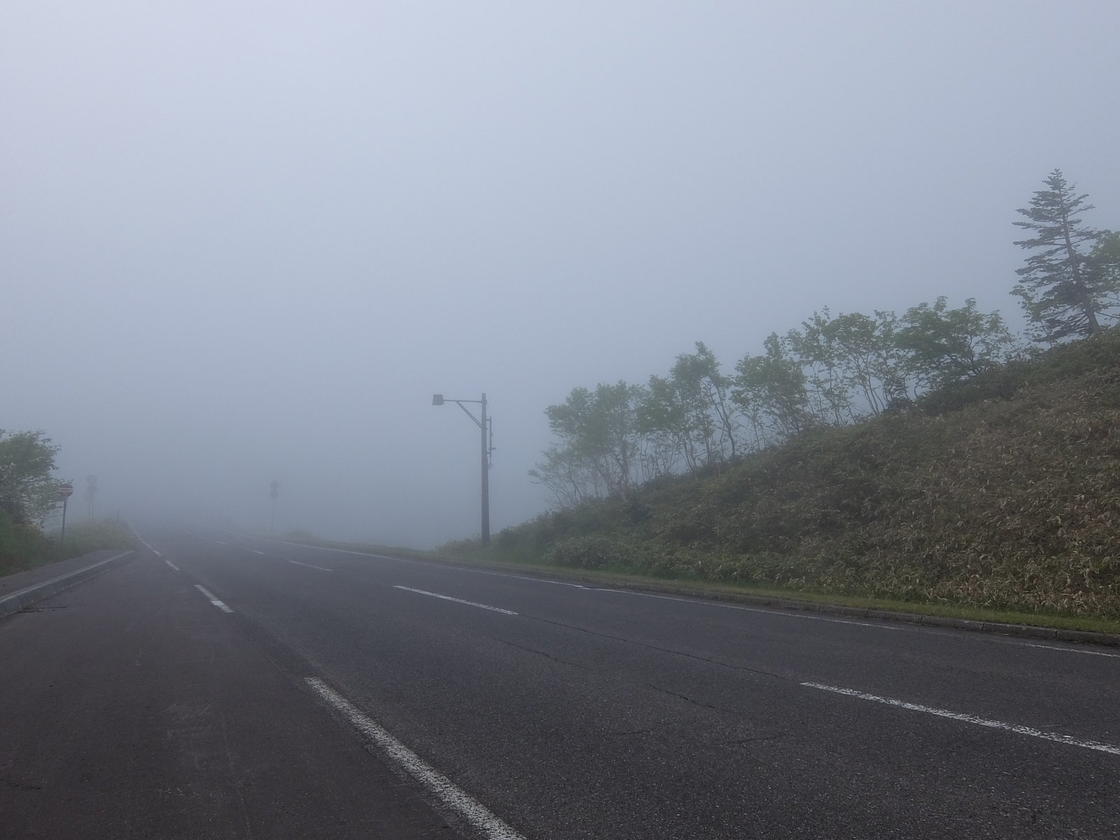 知床峠へ向かう道中の霧